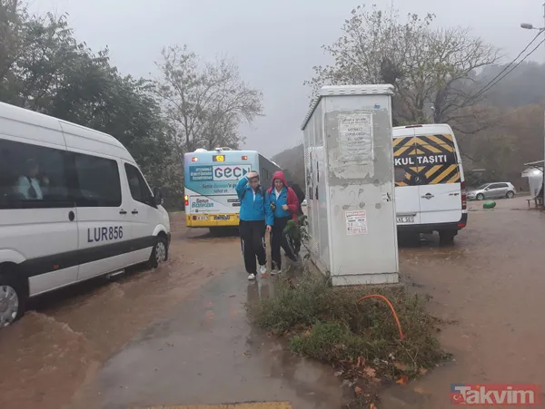 Meteoroloji İstanbul'u uyarmıştı! Beykoz'da yollar göle döndü, sürücüler zor anlar yaşadı - 17
