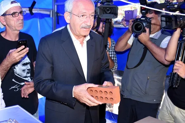 Yanlış, KK'nın adı oldu-1