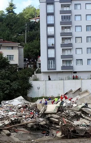 Son dakika: Bozkurt'taki sel felaketinde çöken Ölçer Apartmanı müteahhidi Mehmet Özkan gözaltında