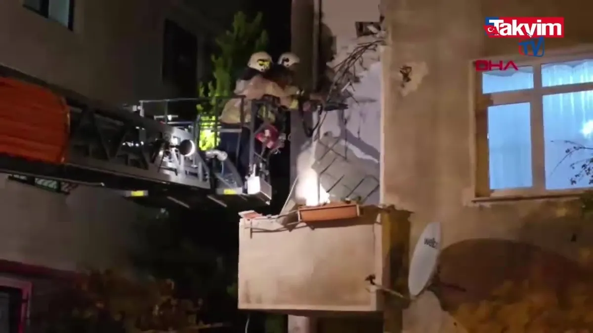 Kartal'da bir binanın balkonu çöktü