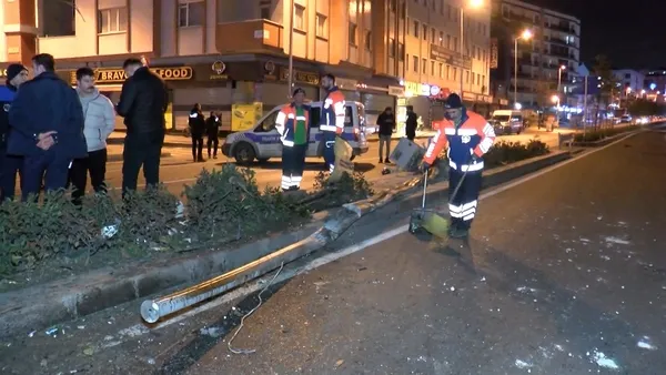 otomobil-once-yayaya-sonra-da-mobese-diregine-carpti-1-olu-2-yarali-1674011578819.jpg Otomobil önce yayaya sonra da mobese direğine çarptı: 1 ölü, 2 yaralı-3