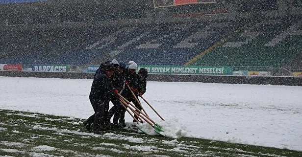 Futbola kar arası! Alt ligler ertelendi, gözler Süper Lig’e çevrildi! Maçlar oynanacak mı?