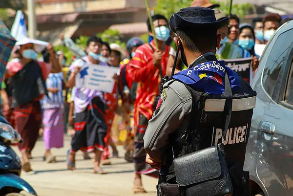 myanmarda-darbeciler-uluslararasi-televizyon-kanallarina-ulasimini-saglayan-canak-anten-kullanimini-yasakladi-1617901268467.jpg Myanmar'da darbeciler, uluslararası televizyon kanallarına ulaşımı sağlayan çanak anten kullanımını yasakladı-6