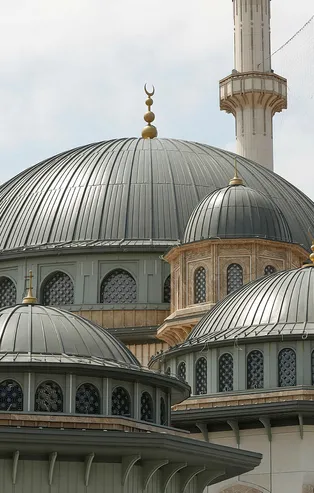 Yalanı gündeme gelen İYİ Parti Genel Başkanı Meral Akşener'e ofansif eleştiri: Siz Dark izlerken Taksim Camii açıldı
