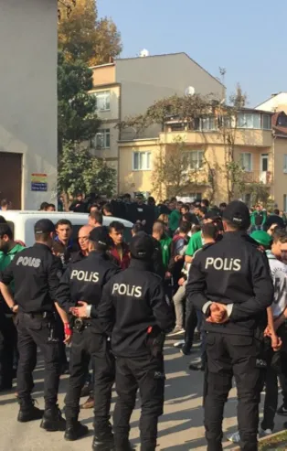 Fotokopi biletlerle maça girişe polis müdahale etti