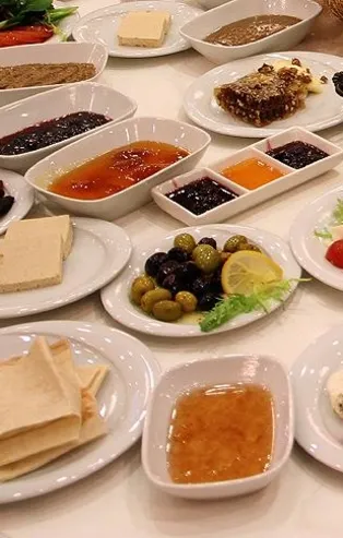 Yaşına bak yemeğini seç! Hangi yaşta ne yenmeli? İşte detaylar...