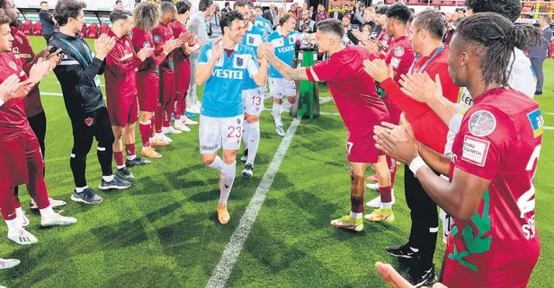 Hatayspor şampiyon Trabzonspor’u alkışlarla onurlandırdı
