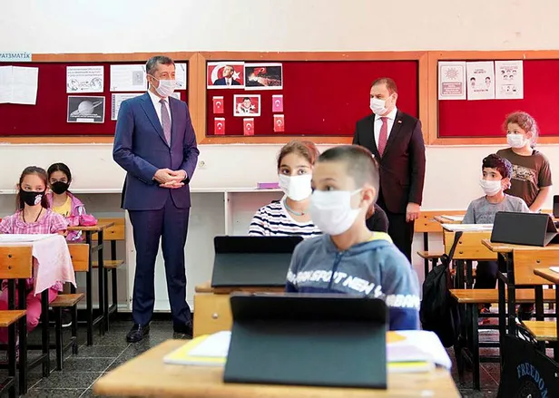 milli-egitim-bakani-selcuktan-flas-aciklama-okullar-ne-zaman-acilacak-15-subattan-itibaren-1611138058626.jpg