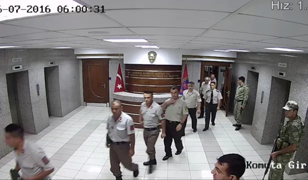 Görüntüleri ortaya çıktı! FETÖ'cü darbeciler rehineleri 'canlı kalkan' yapmışlar-5