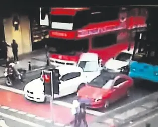 Halk otobüsü araçları biçti