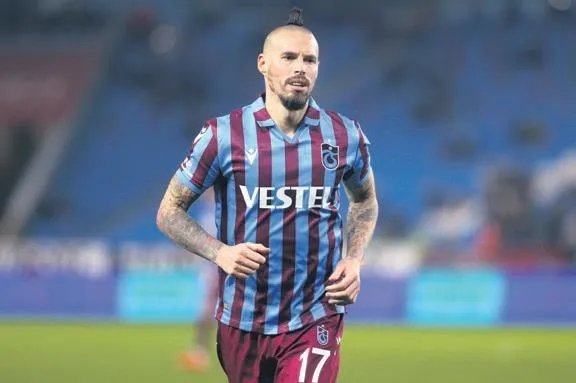 dunya-futbolu-manchester-city-formasiyla-5-macta-9-gole-ulasan-erling-haalandi-konusuyor-spor-haberleri-1662077942608.jpeg Dünya futbolu Manchester City formasıyla 5 maçta 9 gole ulaşan Erling Haaland’ı konuşuyor! | Spor haberleri-13