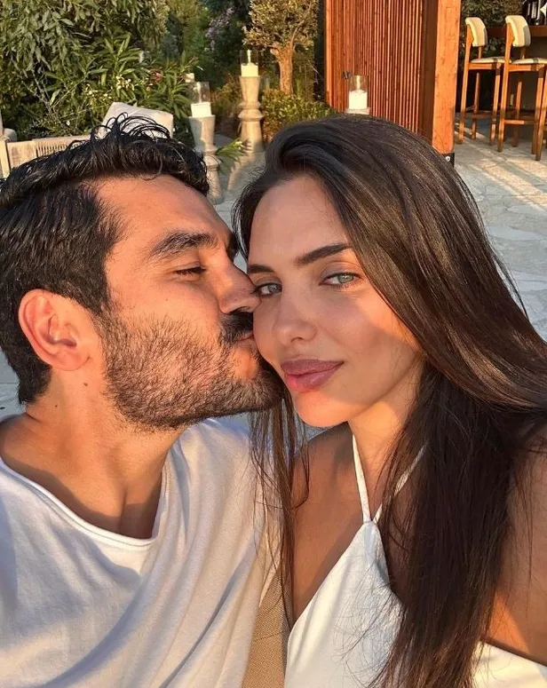 "Gerçekten korkunç.." Sahayı ağlayarak terk eden İlkay Gündoğan'ın eşi de ünlü çıktı!-10