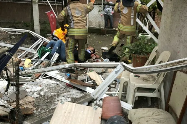 Son dakika: İstanbul Avcılar'da balkon çöktü! Yaralılar var