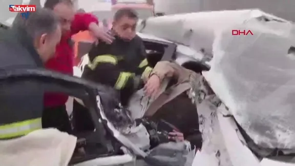 Burdur'da siste zincirleme kaza: 1'i ağır 2 yaralı