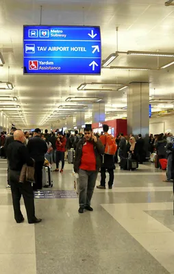 Şüpheli çanta alarmı! Metro seferleri aksadı