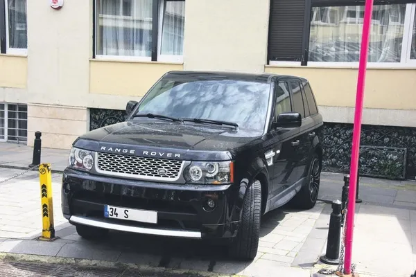 2 buçuk milyon TL'lik lüks cip, 200 bin TL'lik tektaş, 340 bin TL'lik saat... Öykü Çelik'in ayakları yere basmıyor-5