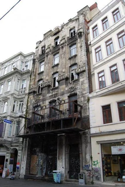 Abdülhamid'e özel terzilik bile yaptı: Beyoğlu'ndaki Jeon Botter apartmanının hikayesi şaşırtıyor-3