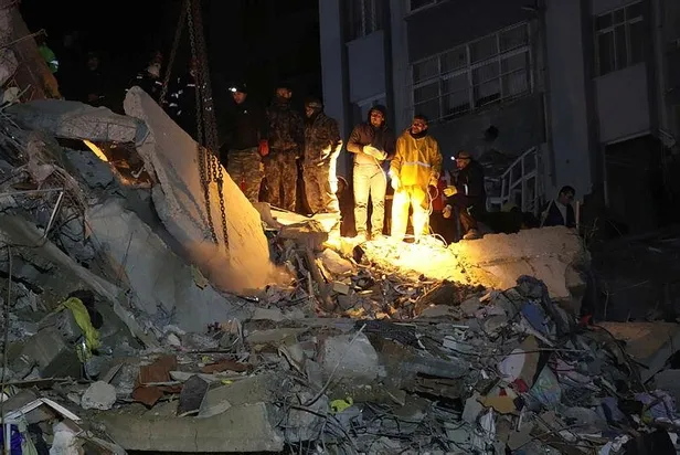 orta-dogu-ulkelerinden-turkiyeye-hava-koprusu-14-ulke-arama-kurtarma-ve-insani-yardim-ekipleri-gondereceklerin-1675733468377.jpeg Orta Doğu ülkelerinden Türkiye'ye hava köprüsü! 14 ülke arama, kurtarma ve insani yardım ekipleri göndereceklerini duyurdu-2