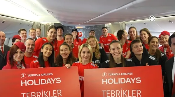 yuksekten-ucan-filenin-sultanlarina-thyden-ozel-hediyeler-1695657867273.jpeg Yüksekten uçan Filenin Sultanları'na THY'den özel hediyeler: Yurda döndüler!-2