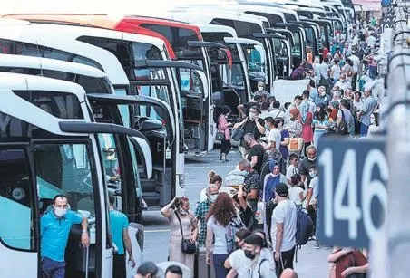 ibbnin-yuzde-40-ulastirma-zam-kararindan-sonra-taksiciler-taksimetre-ayari-icin-uzun-kuyruklar-olusturdu-1649448214562.jpeg İBB'nin yüzde 40 ulaştırma zam kararından sonra taksiciler taksimetre ayarı için uzun kuyruklar oluşturdu-2