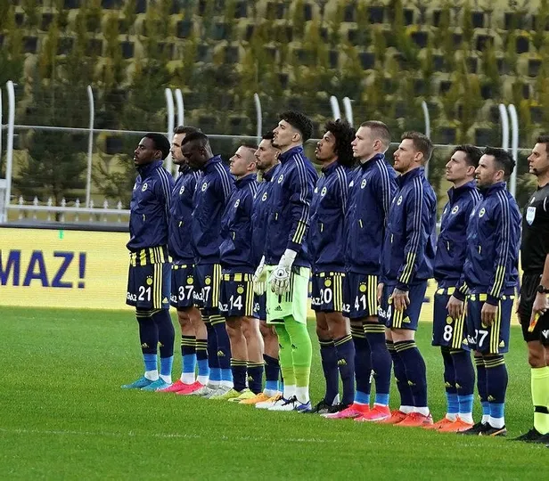 fenerbahcede-genclerbirligi-karsisinda-sakatlik-soku-gokhan-gonul-yarida-birakti-1615740442210.jpeg Fenerbahçe'de Gençlerbirliği karşısında sakatlık şoku! Gökhan Gönül yarıda bıraktı...-2