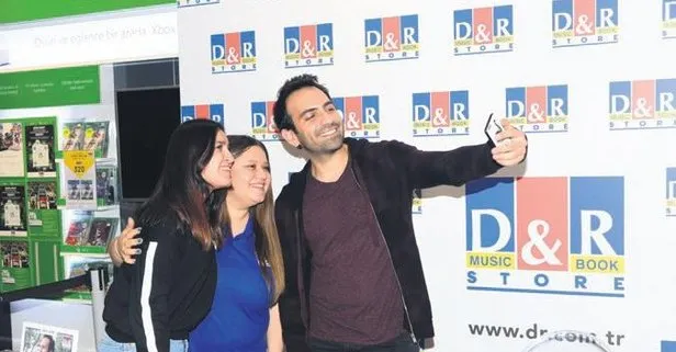 D&R’da imza şov
