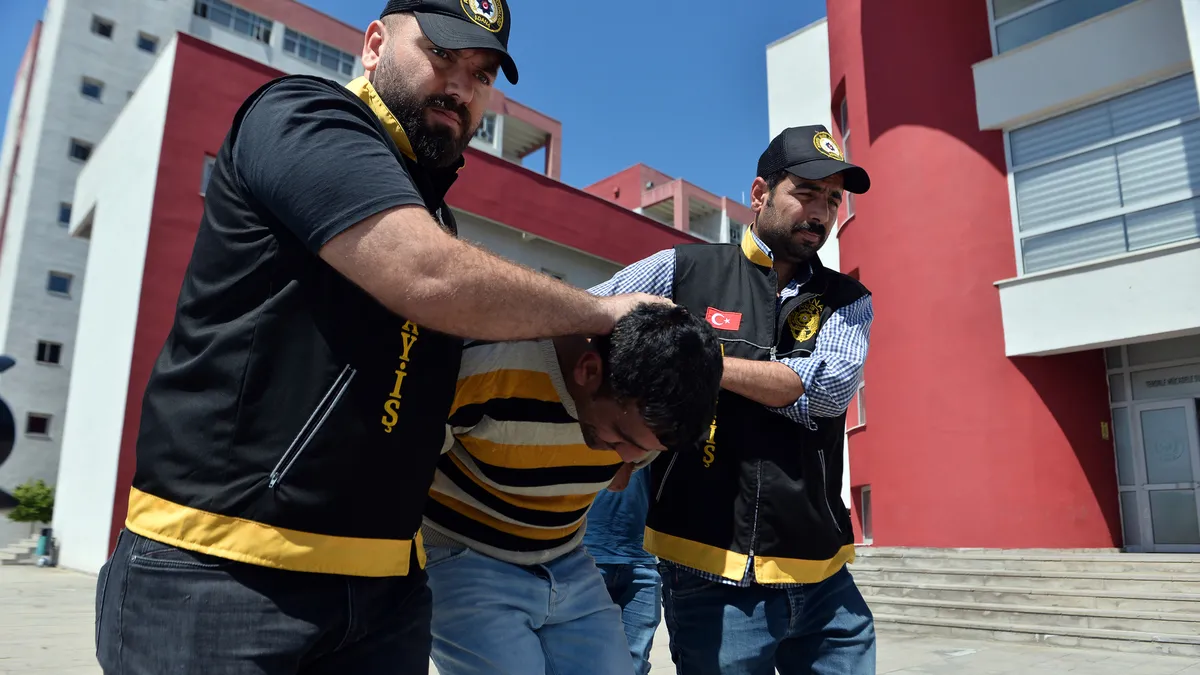 Aile katliamı yapan katilden mahkeme salonunda kan donduran sözler: Kanlı fotoğraflarını çekip WhatsApp 'durum'da paylaştım