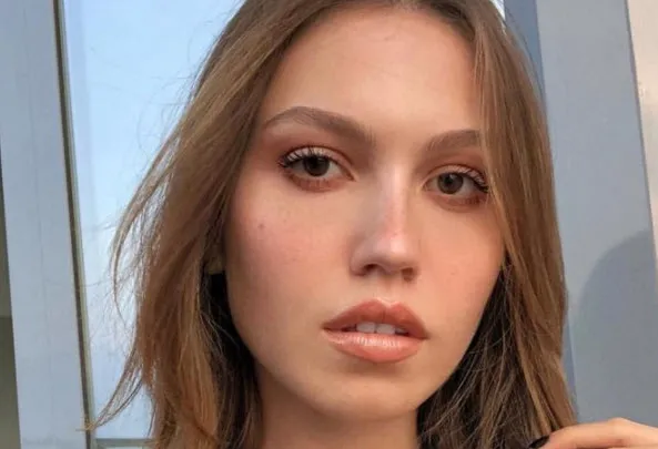 Duygu Özaslan ateş kırmızı mini elbisesiyle frikik verdi yok artık! Bikinili fotoğrafları olay olan Duygu Özaslan öyle pozlar verdi ki...-10