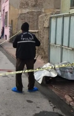 Konya'da sokak ortasında cani koca dehşeti! Boşanma aşamasındaki eşini öldürüp kendi kafasına sıktı