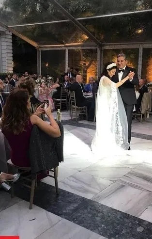 CHP'li Aykut Erdoğdu ile Tuba Torun'un ultra lüks oteldeki milyonluk düğününe tepki yağdı: Sobalı evden lüks otelde düğüne!