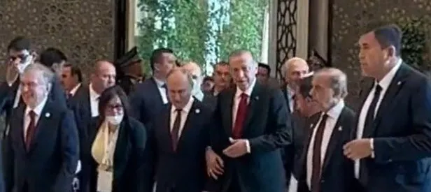Başkan Erdoğan ve Putin’den kol kola diploması