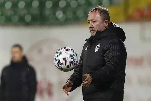 Beşiktaş Alanyaspor maçında Sergen Yalçın hakeme çok sinirlendi! "Kabadayılık mı yapıyorsun sen?"-4
