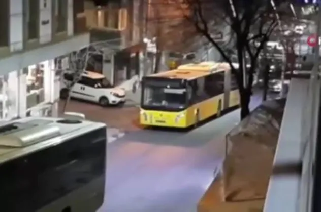 Son dakika: İstanbullunun İETT imtihanında yeni perde! Sultangazi'de 2 İETT yolda kaldı