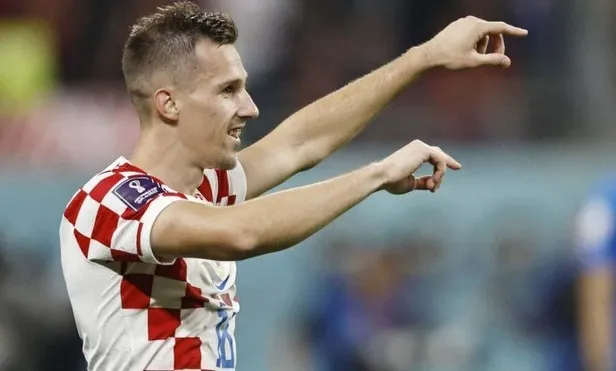 firtinada-mislav-orsic-ruzgari-esecek-trabzonspor-southamptonin-hirvat-kanat-forvetini-renklerine-katti-1687900923220.jpeg Fırtına'da Mıslav Orsıc rüzgarı esecek! Trabzonspor Southampton'ın Hırvat kanat forvetini renklerine kattı...-2