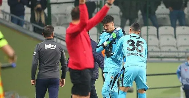 Fenerbahçe'de 1 numara krizi: Altay Bayındır'ın ardından Berke Özer de sakatlandı! Yedekte hangi kaleciler var?