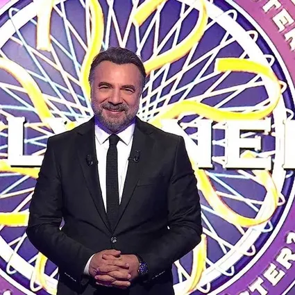 Ahmet Hamdi Tanpınar'ın toplam 5 bölümden oluşan 5 Şehir adlı eserinde adların geçtiği bölümlerin altında anlatılan kaç şehir vardır?