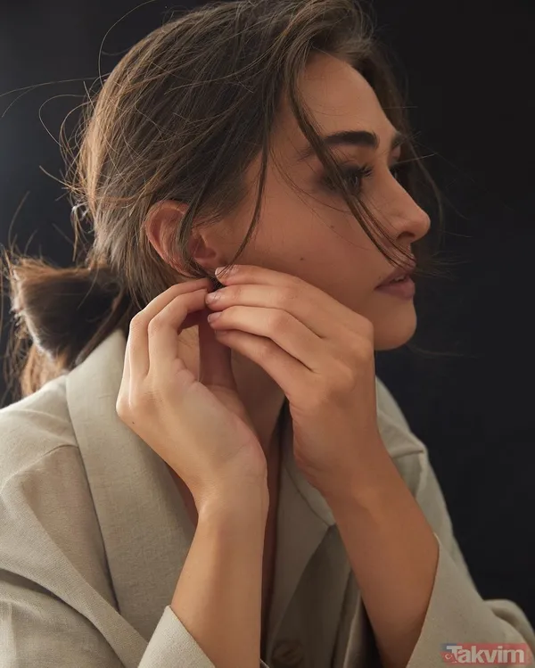 Esra Bilgiç yatak pozuyla gündemde! Sere serpe uzandı gören dönüp bir daha baktı! Ünlü oyuncu ortalığı yıktı geçti - 2