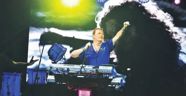 İskender Paydaş 90'lara götürdü