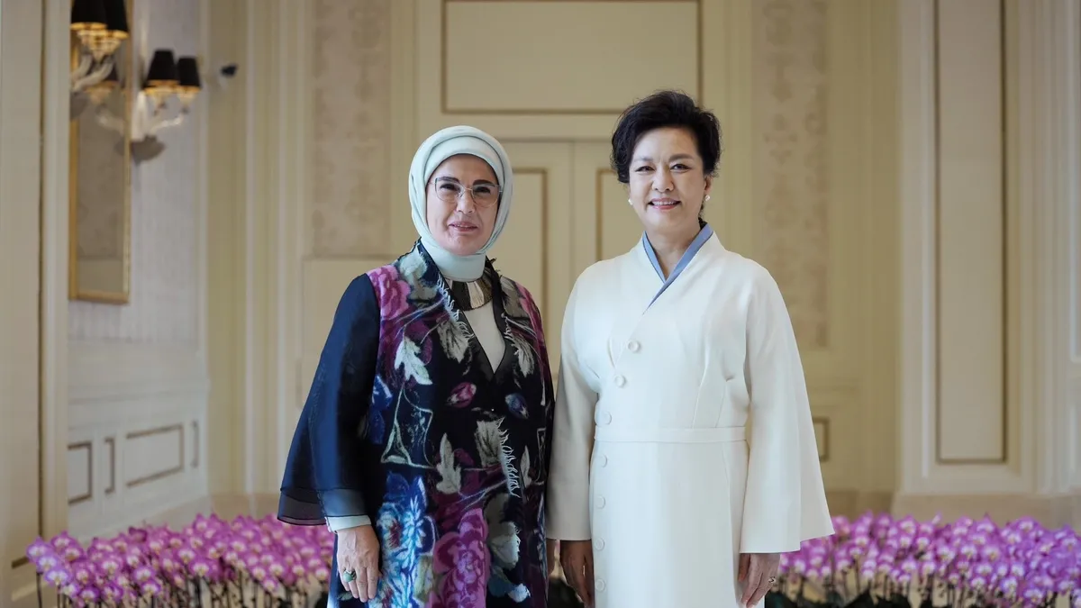 Şangay zirvesinde samimi anlar | Emine Erdoğan Çin'de liderlerin eşleri ile bir arada!