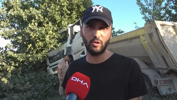 agaclarin-altinda-oturuyordu-hafriyat-kamyonundan-son-anda-kurtuldu-1629136731999.jpg Ağaçların altında oturuyordu! Hafriyat kamyonundan son anda kurtuldu-7