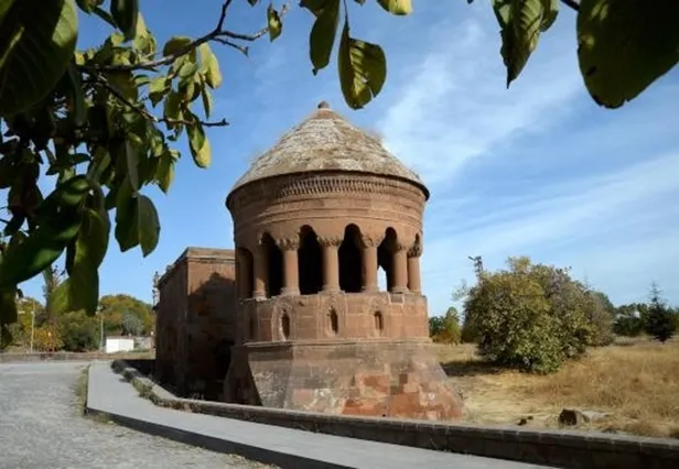 Başkan Erdoğan 'mutlaka gidin' demişti! Selçuklu Meydan Mezarlığı'na ziyaretçi akını-5