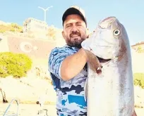 Antalya’da balıkçı Tahir Yüksel dev kuzu balığı yakaladı