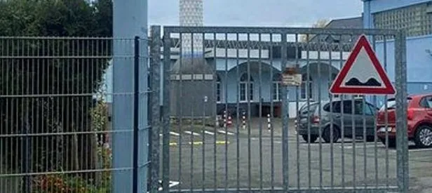 Almanya’da Eving Selimiye Camisi’ne ırkçı saldırı
