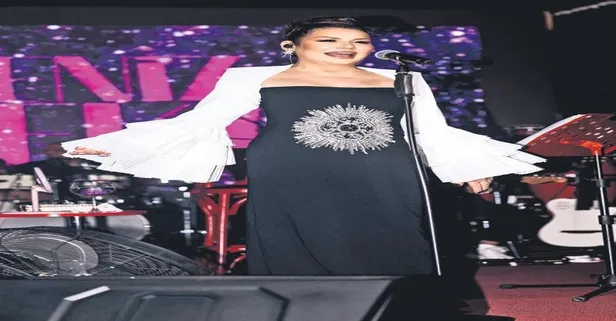 Deniz Seki'den Bursa'da coşkulu konser!