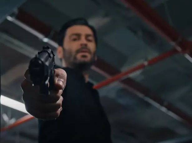 tipi-basta-anladi-ajan-cikiyor-eskiya-dunyaya-hukumdar-olmaz-179-bolum-fragmani-bundan-sonrasi-tufan-1610470847490.jpg Tipi başta anladı ajan çıkıyor! Eşkıya Dünyaya Hükümdar Olmaz 179. bölüm fragmanı: Bundan sonrası tufan...-11