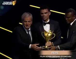 'Futbolun Süperleri' ödüllerini aldı!