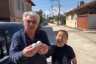 Erdal Özyağcılar yolunu şaşırdı: Hayranından mavi yumurta hediyesi
