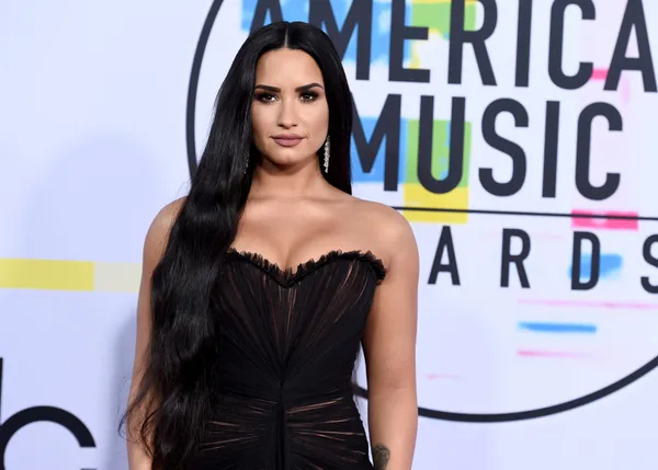 Şarkıcı Demi Lovato hastaneye kaldırıldı-4