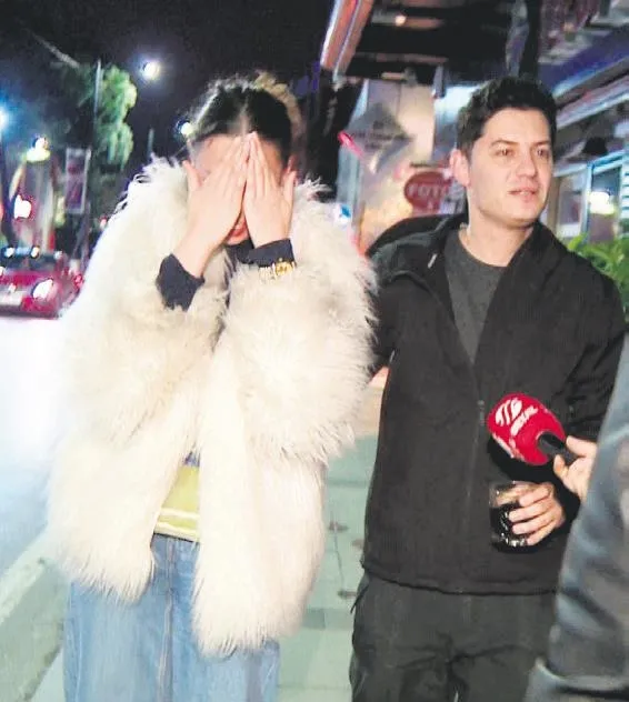 Şarkıcı Sinan Akçıl çadır kent ziyaretleri sırasında Rabia teyzeden evlilik duası aldı-11