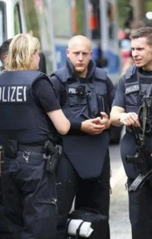 Almanya'da hamile başörtülü kadına saldırı